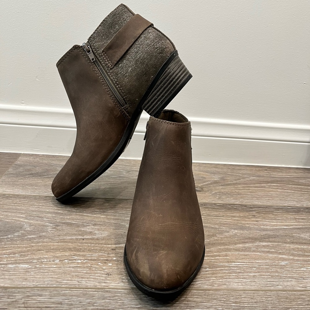 Woman’s Clarks Ultimate Comfort Collection Brown Boots!